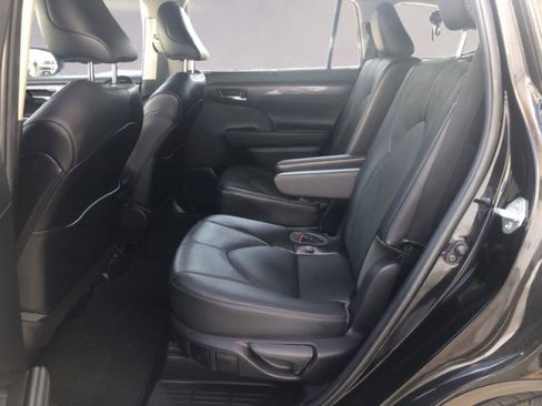 Used 2022 Toyota Highlander Platinum image 13