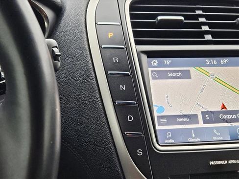 Used 2020 Lincoln Nautilus Reserve w/ Equipment Group 201A image 12