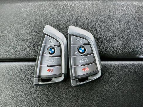 Used 2022 BMW X5 M50i AWD/4WD image 37