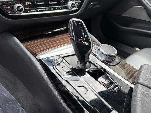 Used 2021 BMW 530i RWD image 17