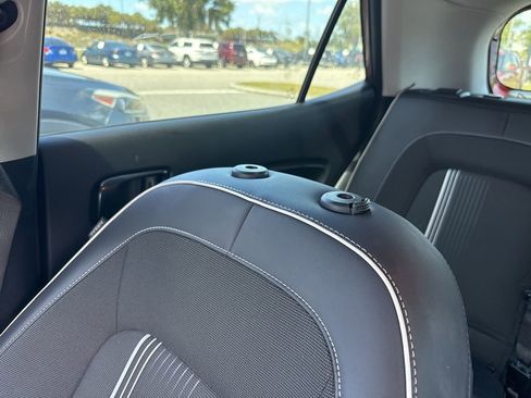 Used 2023 Hyundai Venue Limited image 20