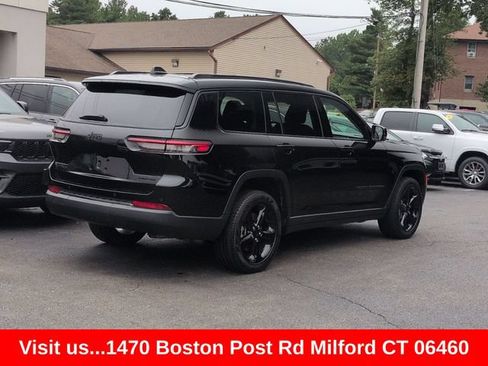 Used 2023 Jeep Grand Cherokee L Limited w/ Black Appearance Package AWD/4WD image 3