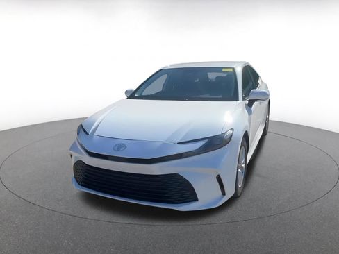 Used 2025 Toyota Camry LE image 7