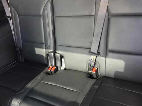 Used 2023 GMC Yukon XL SLT w/ SLT Luxury Package image 5