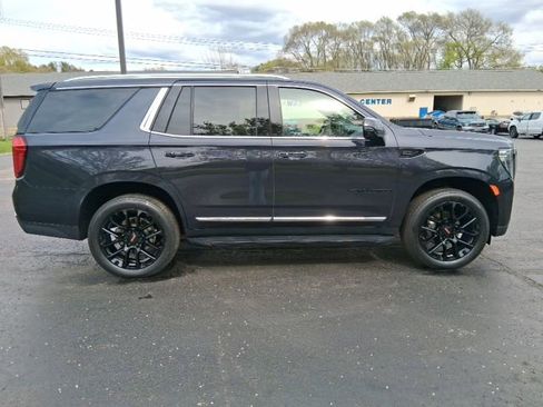 Used 2024 GMC Yukon SLT w/ SLT Premium Package AWD/4WD image 7