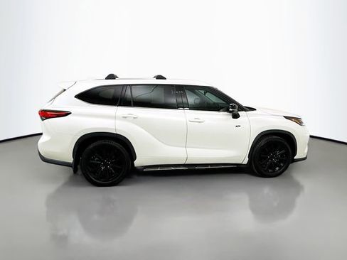 Used 2021 Toyota Highlander XLE image 8