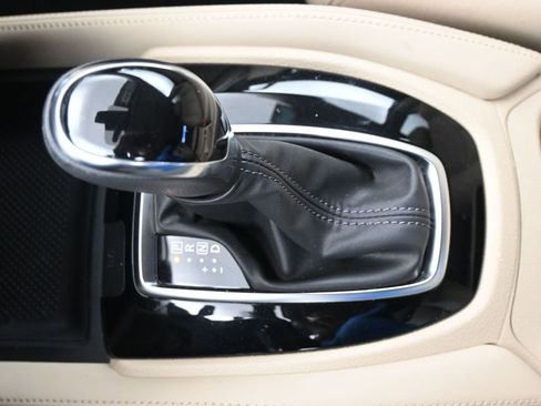 Used 2017 Nissan Rogue SL w/ SL Premium Package image 40