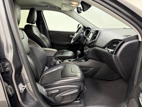 Used 2020 Jeep Cherokee Latitude Plus FWD image 24