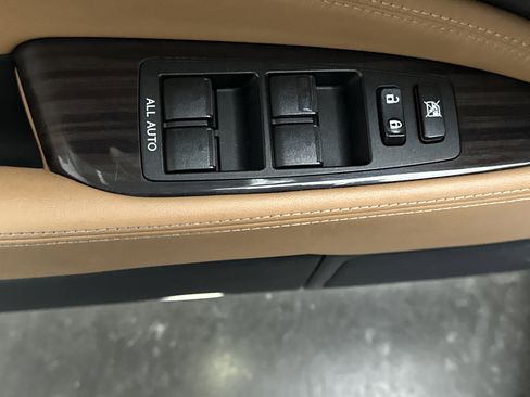 Used 2014 Lexus LS 460 AWD w/ Comfort Package image 21