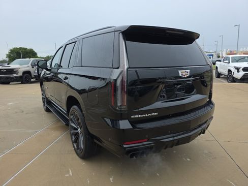 Used 2025 Cadillac Escalade V w/ LPO, Floor Liner Package AWD/4WD image 19