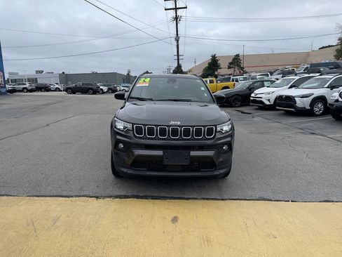 Used 2024 Jeep Compass Latitude AWD/4WD image 5