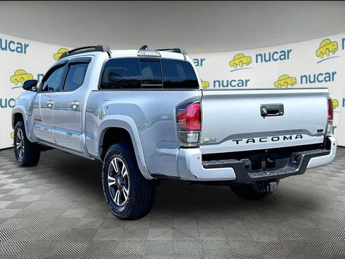 Used 2019 Toyota Tacoma TRD Sport w/ TRD Premium Sport Package AWD/4WD image 4