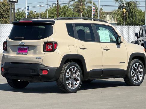 Used 2015 Jeep Renegade Latitude FWD image 4