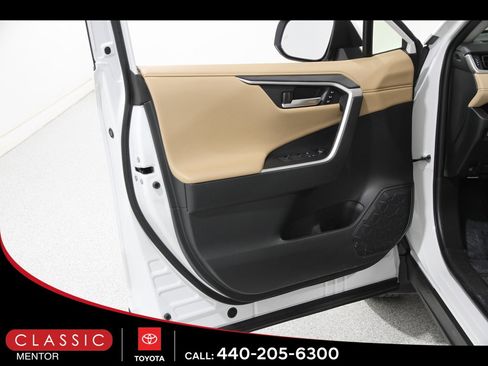 Used 2025 Toyota RAV4 Limited image 4