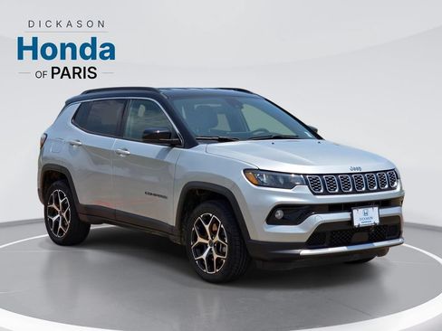Used 2025 Jeep Compass Limited AWD/4WD image 3