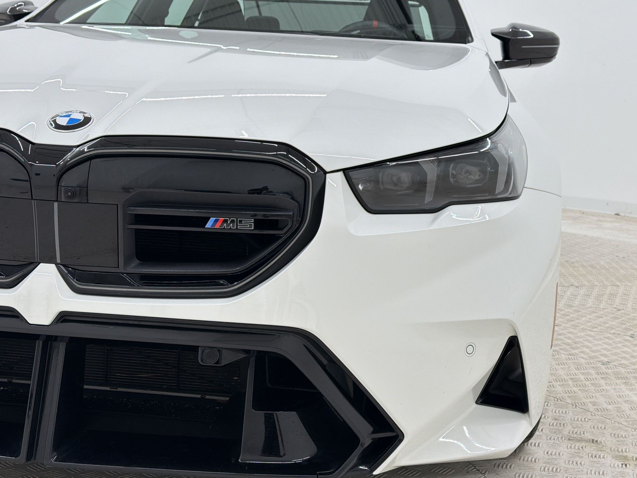 Used 2025 BMW M5 w/ Carbon Package AWD/4WD image 11