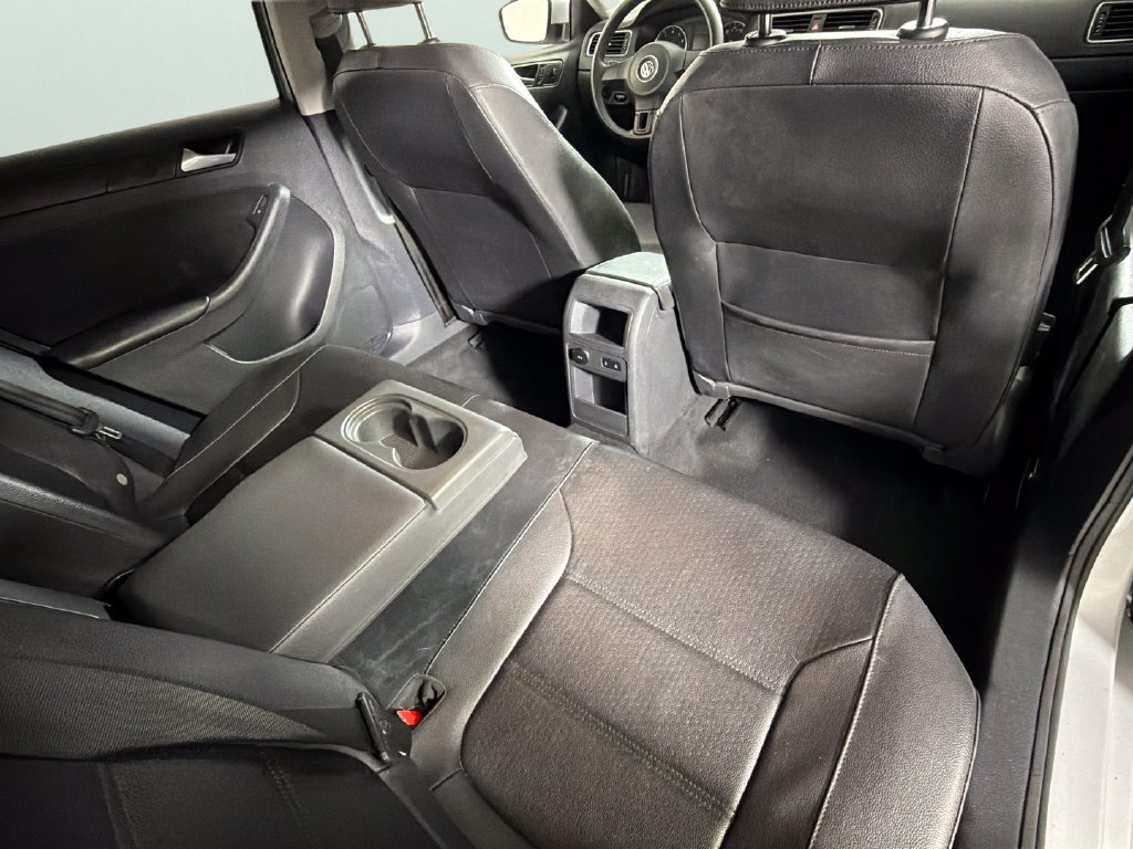 Used 2014 Volkswagen Jetta SE FWD image 29