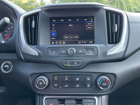 Used 2024 GMC Terrain SLE image 18