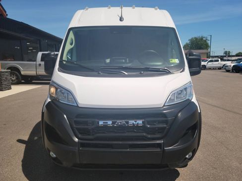 Used 2024 RAM ProMaster 2500 w/ Convenience Group FWD image 2