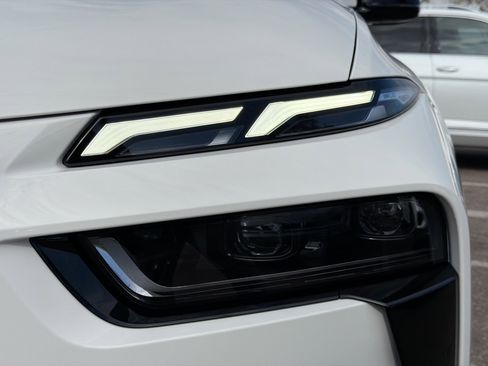 New 2026 BMW X7 M60i image 9