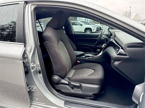 Used 2020 Toyota Camry LE image 25