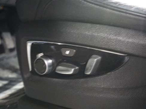 Used 2016 Cadillac Escalade Platinum image 11