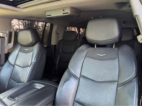 Used 2020 Cadillac Escalade ESV Luxury AWD/4WD image 15