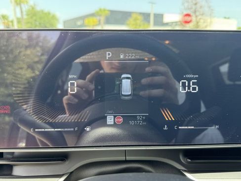 Used 2025 Kia Carnival EX FWD image 37