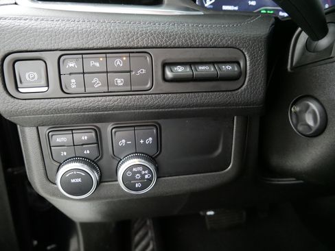 Used 2022 GMC Yukon Denali image 26