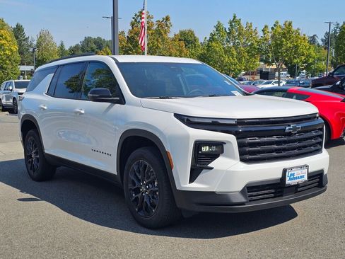 New 2026 Chevrolet Traverse LT w/ Midnight/Sport Edition image 3