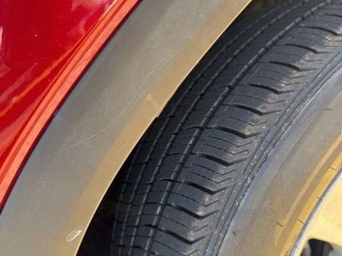 Used 2024 Toyota Highlander LE image 19