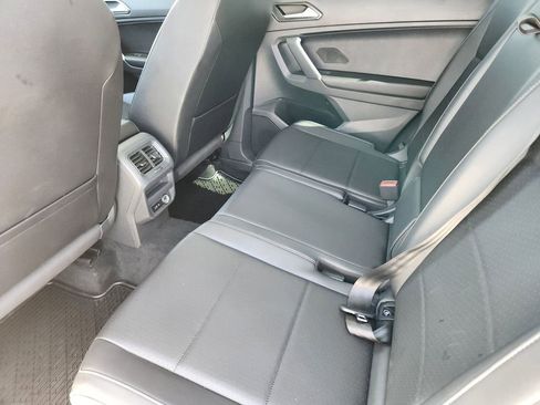 Used 2018 Volkswagen Tiguan SEL FWD image 8