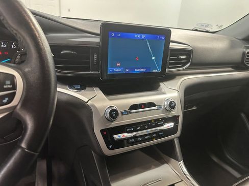 Used 2022 Ford Explorer XLT image 64