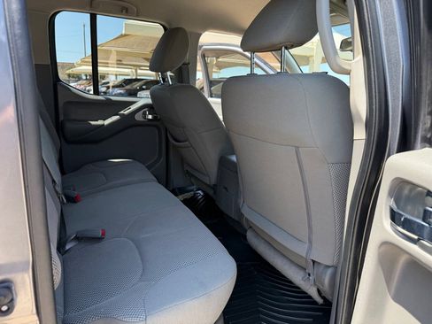 Used 2021 Nissan Frontier SV w/ Midnight Edition Floor Mats image 18