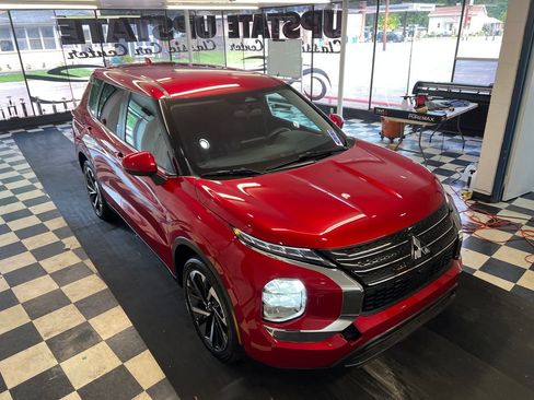 Used 2022 Mitsubishi Outlander ES AWD/4WD image 12