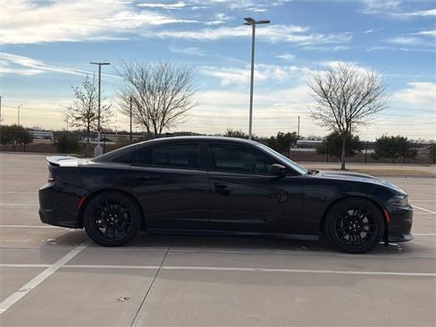 Used 2017 Dodge Charger R/T image 10
