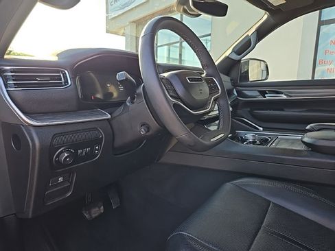 Used 2024 Jeep Wagoneer Series II w/ Flexible Seating Group AWD/4WD image 36