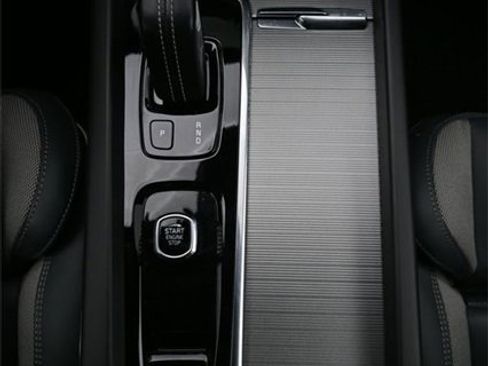 Used 2022 Volvo XC60 B6 R-Design w/ Advanced Package image 10