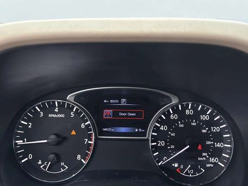 Used 2017 Nissan Pathfinder SV image 10