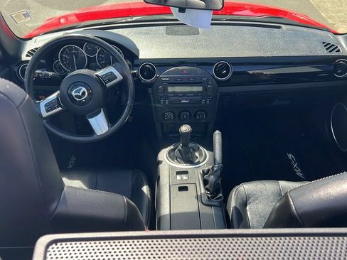 Used 2006 MAZDA MX-5 Miata Grand Touring RWD image 24