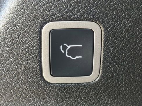 New 2026 Chrysler Pacifica Limited w/ Uconnect Theater Family Group image 15