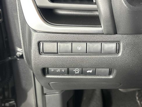 Used 2025 Nissan Rogue SV FWD image 27