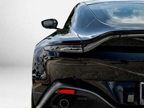Used 2020 Aston Martin V8 Vantage Coupe RWD image 40