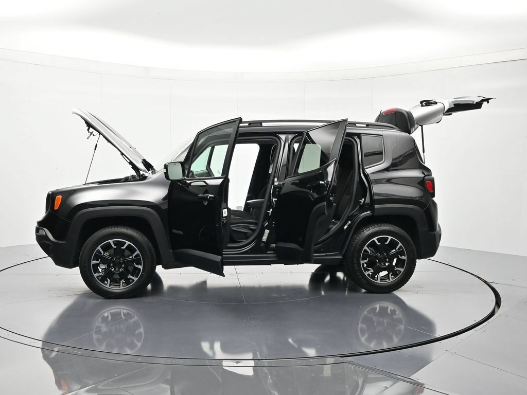 Used 2023 Jeep Renegade Latitude AWD/4WD image 46