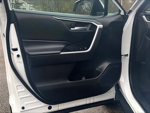 Used 2024 Toyota RAV4 XLE image 9