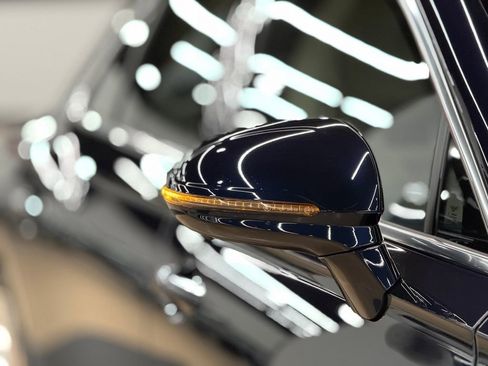 Used 2022 Bentley Flying Spur Plug-In Hybrid image 15