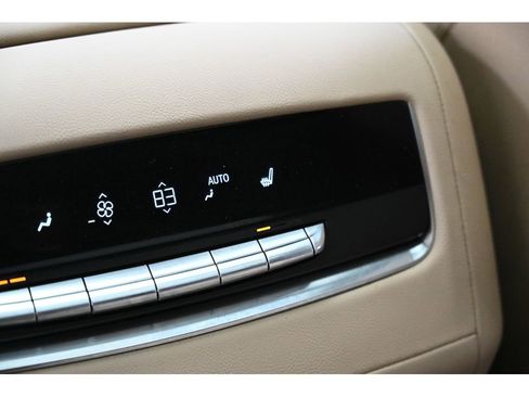 Used 2022 Cadillac Escalade Premium Luxury w/ LPO, Illumination Package image 32