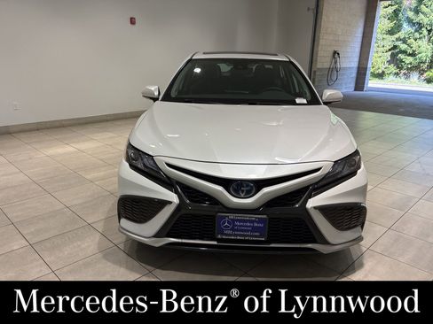 Used 2022 Toyota Camry XSE w/ Navigation Upgrade Package FWD image 2