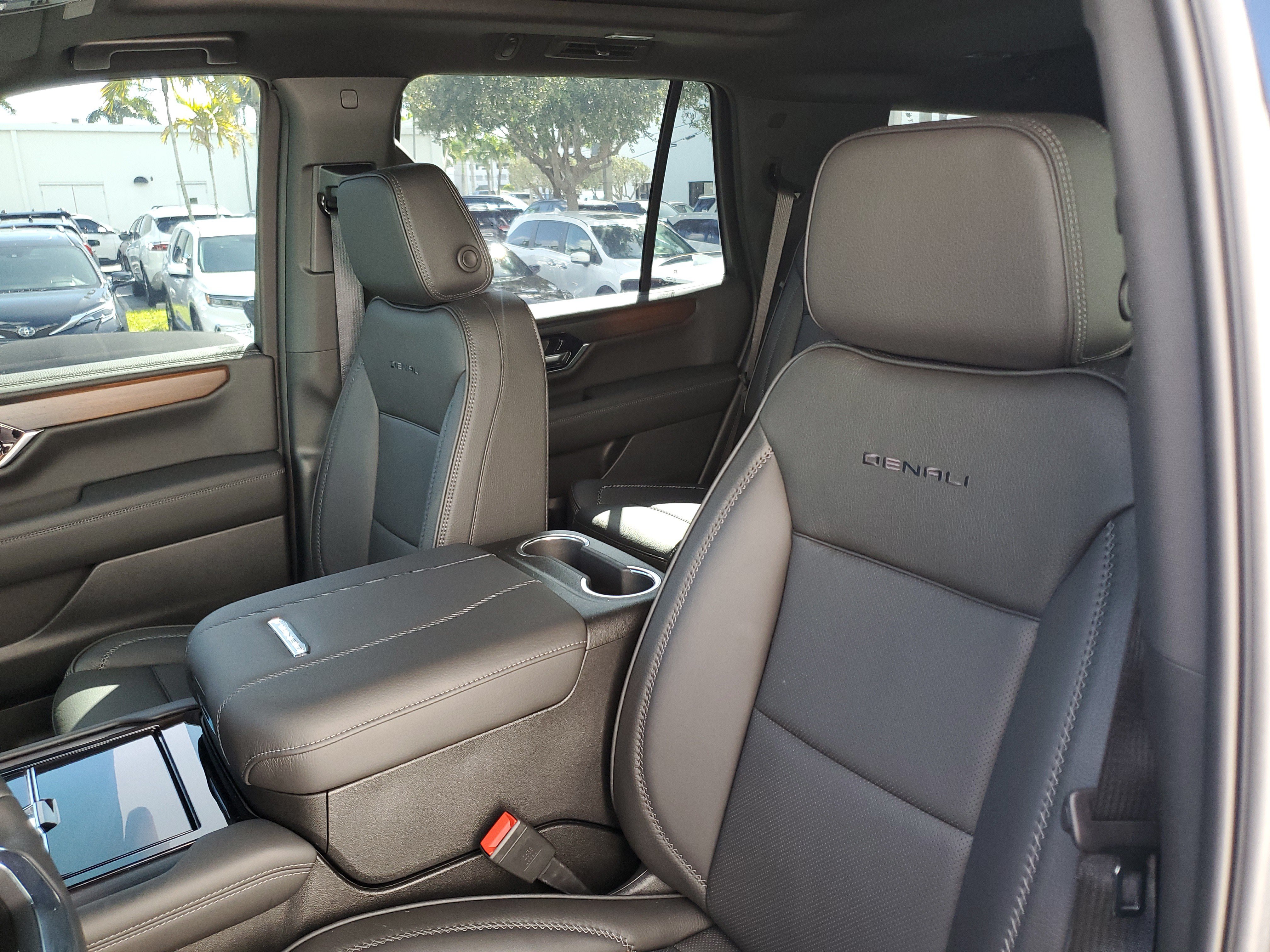Used 2026 GMC Yukon Denali w/ Sun & Power Step Package RWD image 18