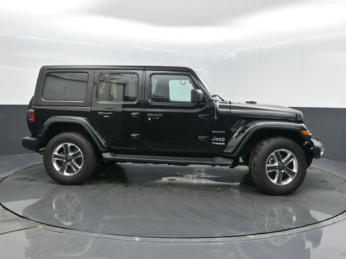 Certified 2022 Jeep Wrangler Unlimited Sahara AWD/4WD image 8